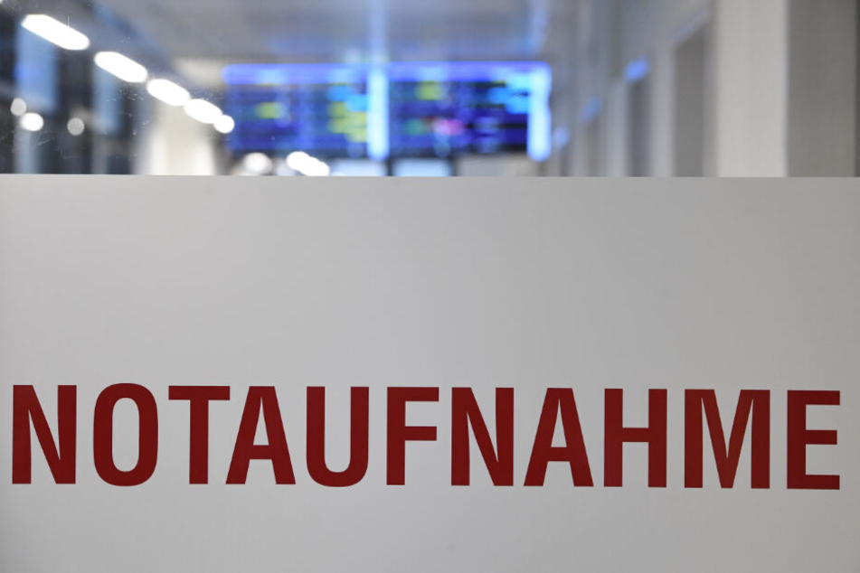 Das Krankenhauspersonal alarmierte direkt die Polizei (Symbolfoto).