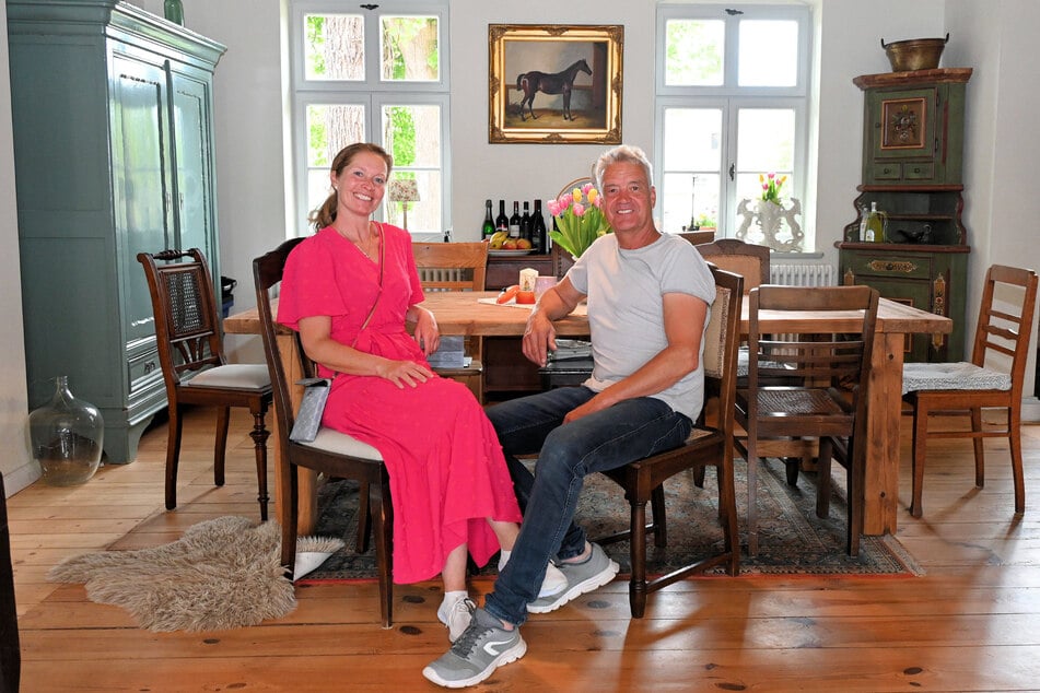 Der "Prinzen"-Musiker Jens Sembdner (58) und die Ex-Bürgermeisterin Romina Barth (42) luden wieder nach Graditz ein.