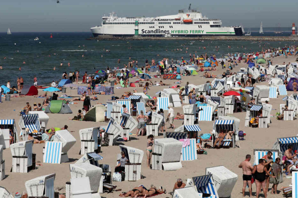 Am Strand von Warnemünde wurde der 13-Jährige das letzte Mal gesehen. (Symbolbild)