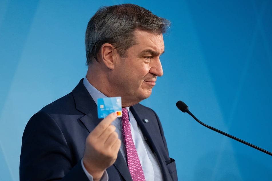 Markus Söder (57, CSU) hat mit Blick auf die Obergrenze für Bargeldabhebungen für Geflüchtete eine klare Haltung.