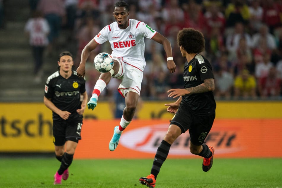 Kingsley Ehizibue (mitte) vom 1. FC Köln beim Spiel gegen Borussia Dortmund.
