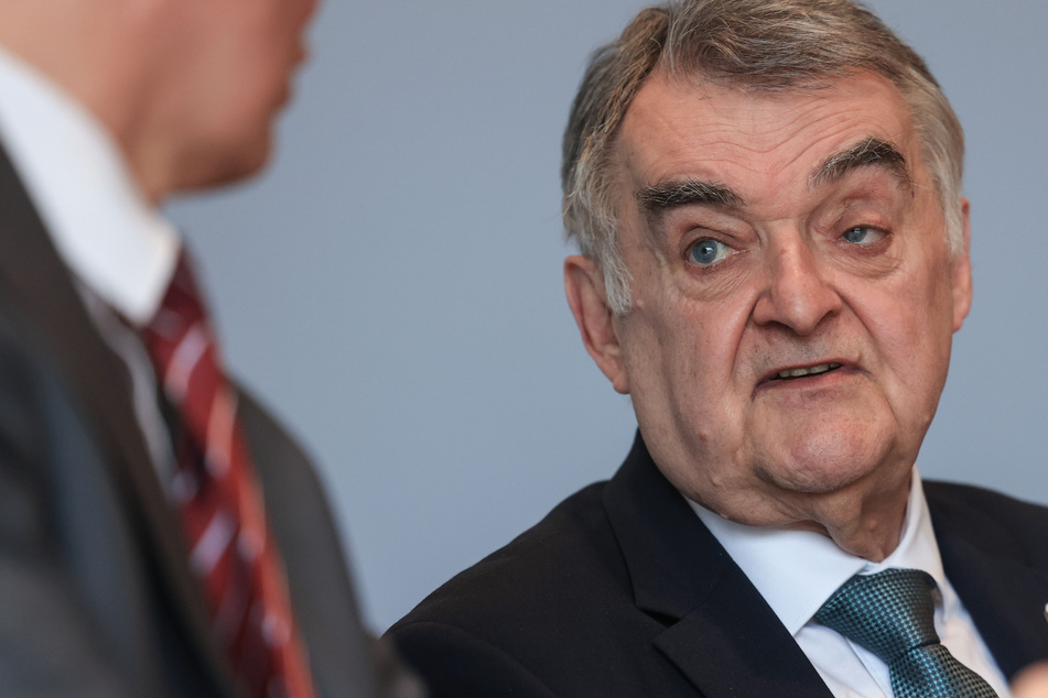 Innenminister Reul schlägt Alarm: Gewalttaten in NRW nehmen immer weiter zu