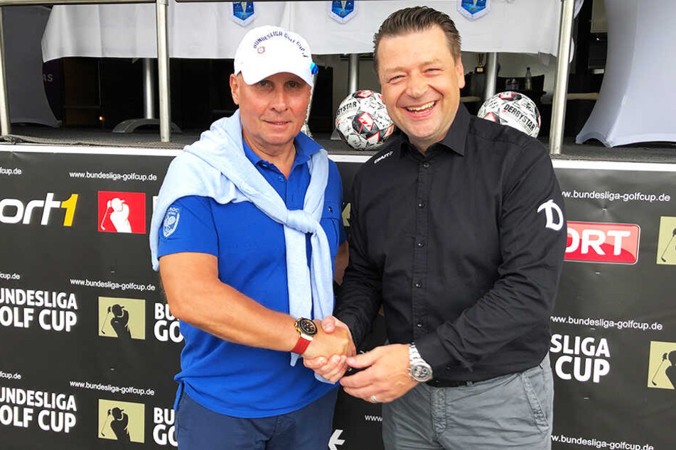 Verstehen sich super: Dynamo-Präsident Holger Scholze (r.) und Aues Präsident Helge Leonhardt am Wochenende beim 1. Bundesligacup im erzgebirgischen Bad Schlema.