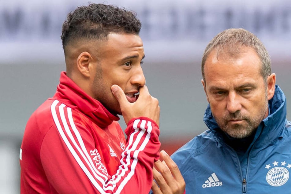 Sorge um Corentin Tolisso (l., im Bild mit Co-Trainer Hansi Flick): Das Sonntagstraining wurde abgebrochen.