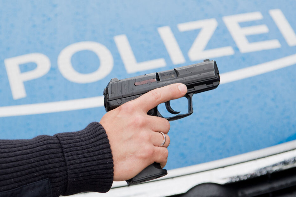 Der Polizist schoss drei Mal auf den Fluchtwagen. (Symbolbild)