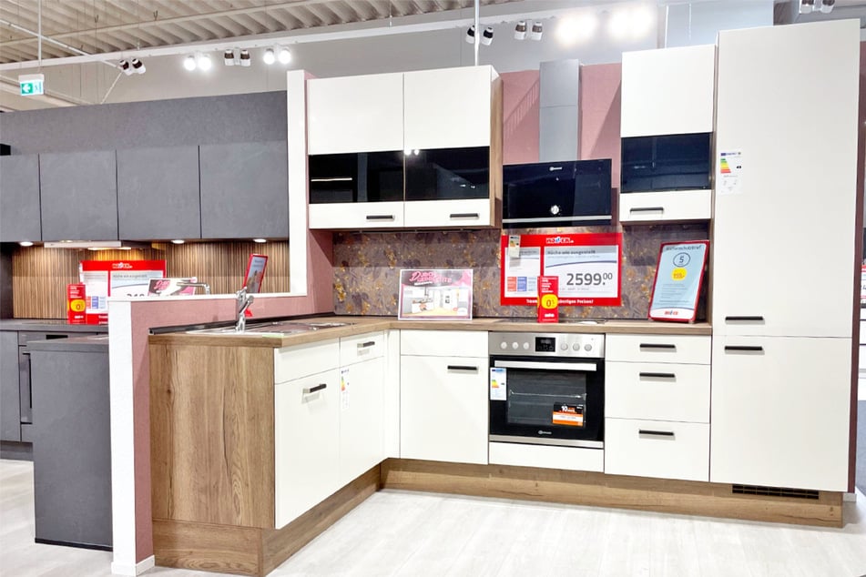 ROLLER feiert den 3. Advent mit cleveren Küchendeals und mächtig Rabatt auf Möbel