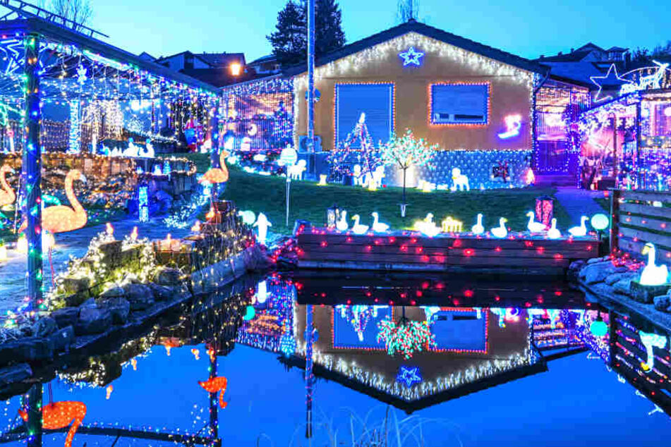 Im Garten und am Haus von Felix Schlagmüller strahlt ein Lichtermeer.