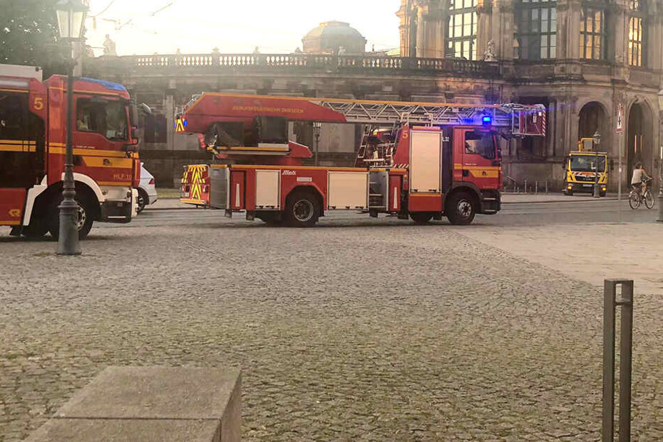 Mehrere Feuerwehrfahrzeuge rückten an.