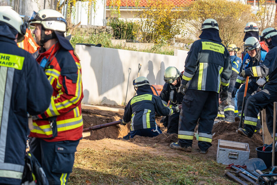 Tragischer Unfall bei Kanalrohrarbeiten: Arbeiter (45) von Erdreich verschüttet - tot!