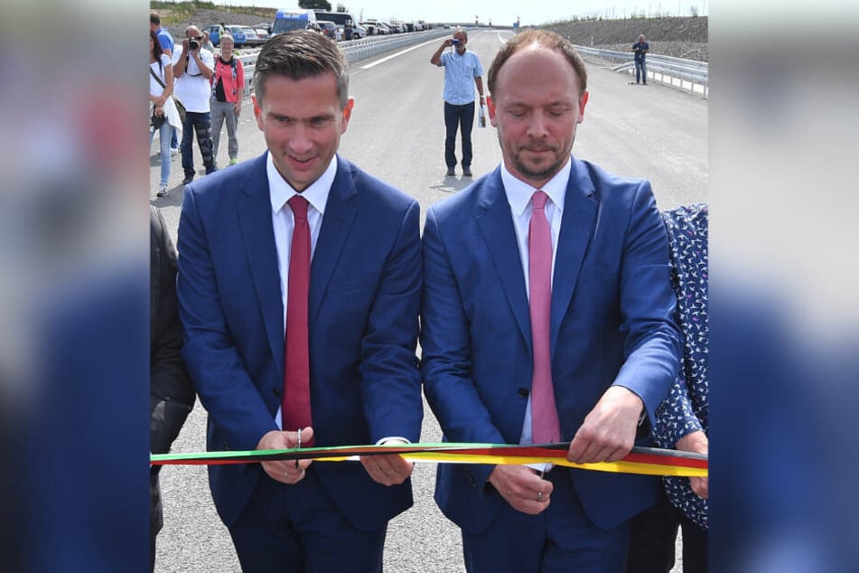 Sachsens Verkehrsminister Martin Dulig (l.) und Marco Wanderwitz (CDU), Parlamentarischer Staatssekretär im Bundesinnenministerium, eröffneten die Strecke bei Rötha.