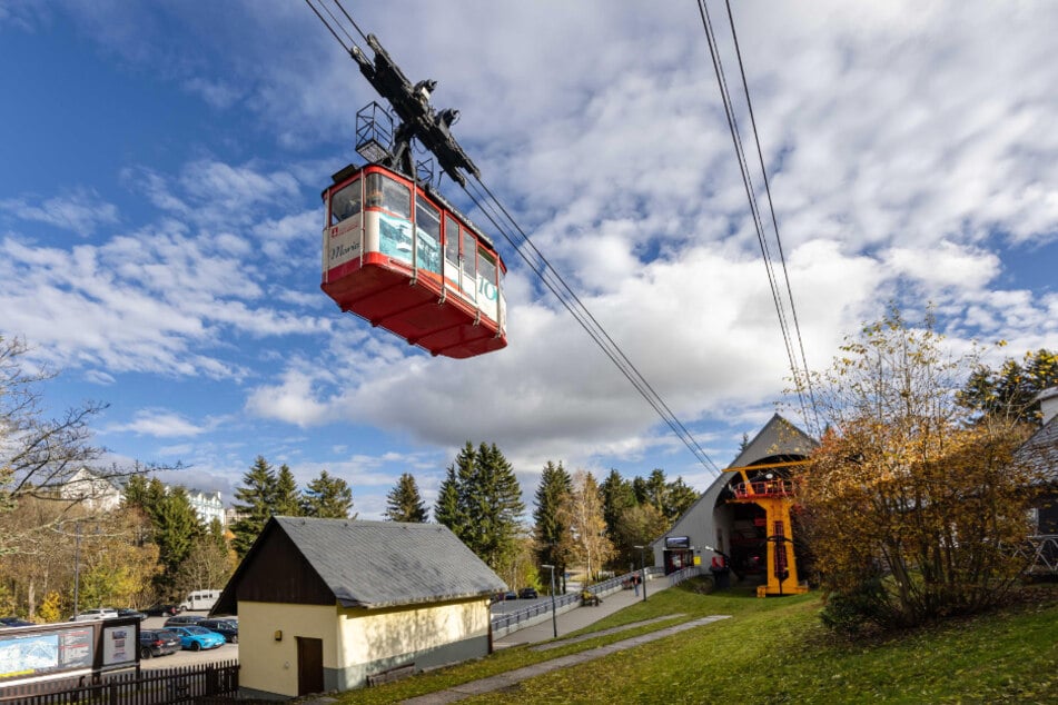 Die hundert Jahre alte Schwebebahn am Fichtelberg ist Teil der Privatisierung.