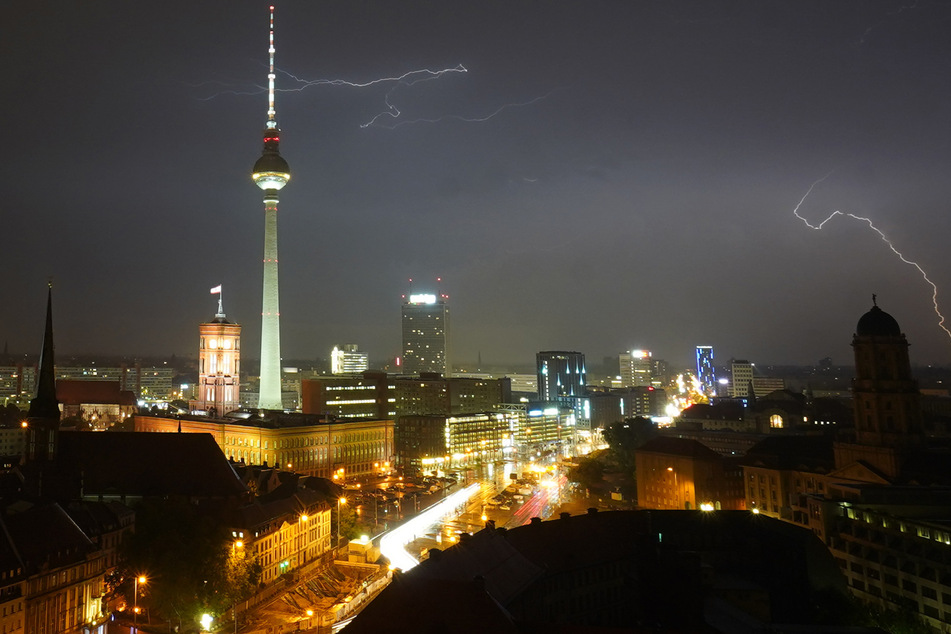In den kommenden Tagen soll es in Berlin und Brandenburg stark regnen und gewittern.