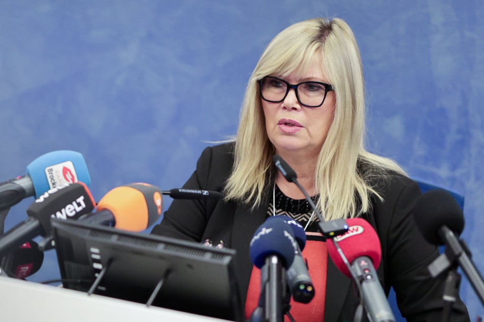 Magdeburgs Oberbürgermeisterin Simone Borris (63, parteilos) legte den Haushaltsplan für 2027 vor.