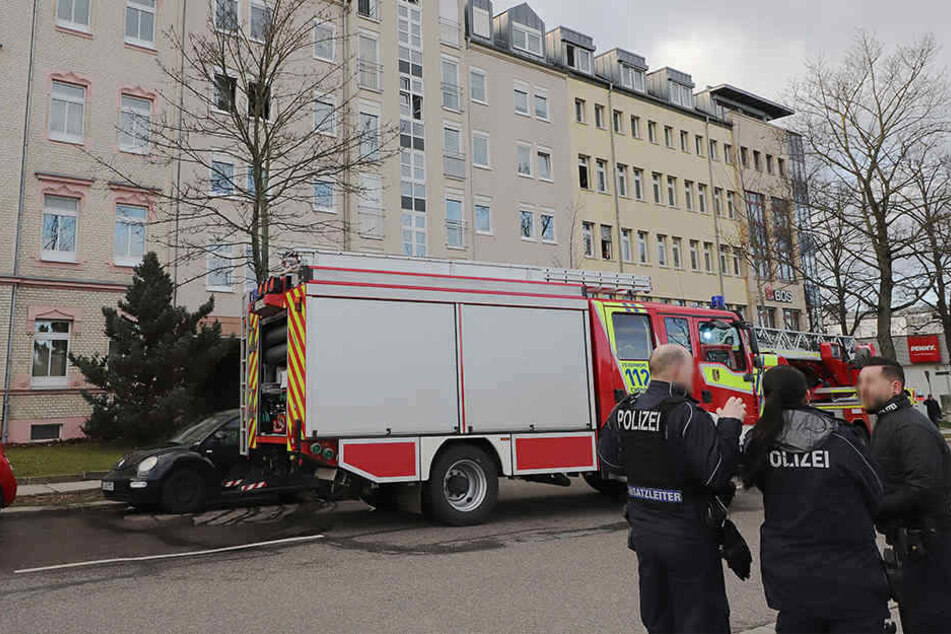 Nach dem Brand entdeckten die Rettungskräfte in dem Haus zwei Tote.