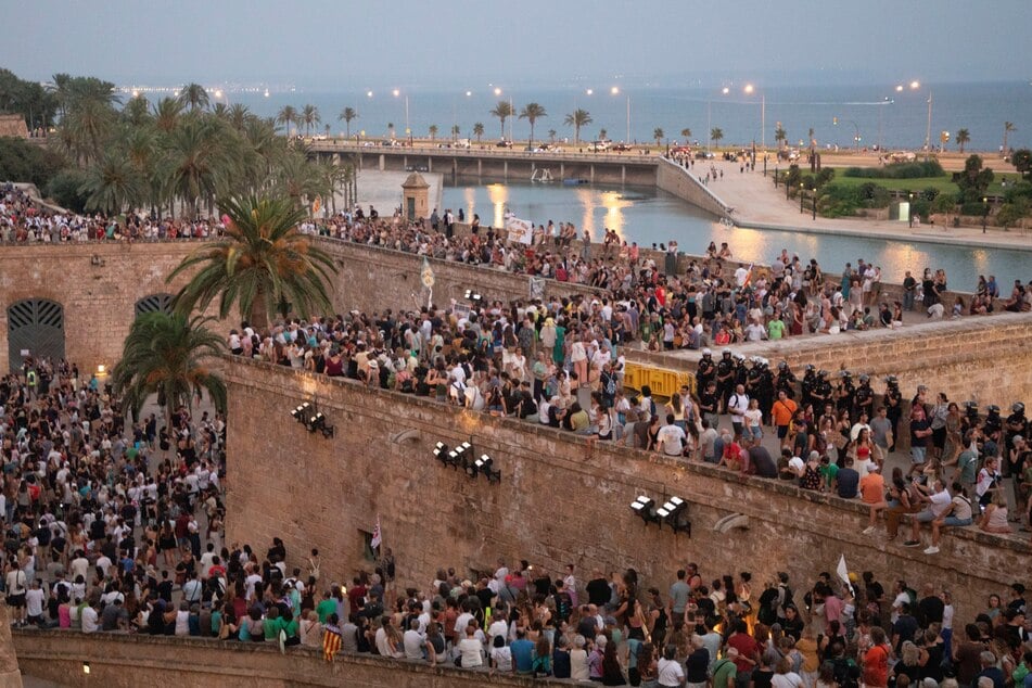 Es war die bislang größte Protestaktion gegen den Massentourismus auf der Insel.