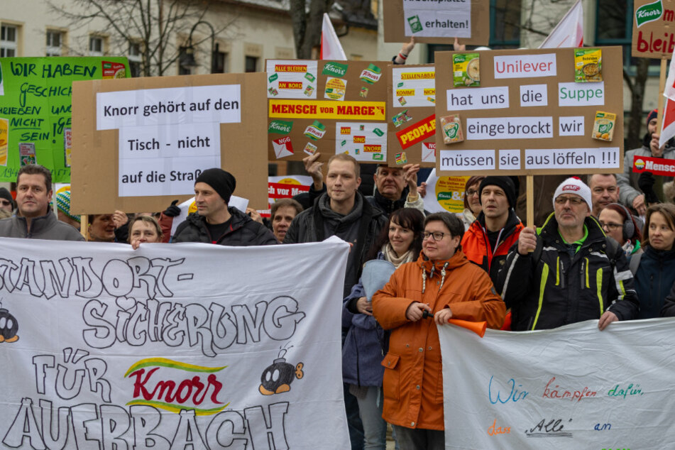 Belegschaft vom Knorr-Tütensuppenwerk protestiert gegen Entlassungen