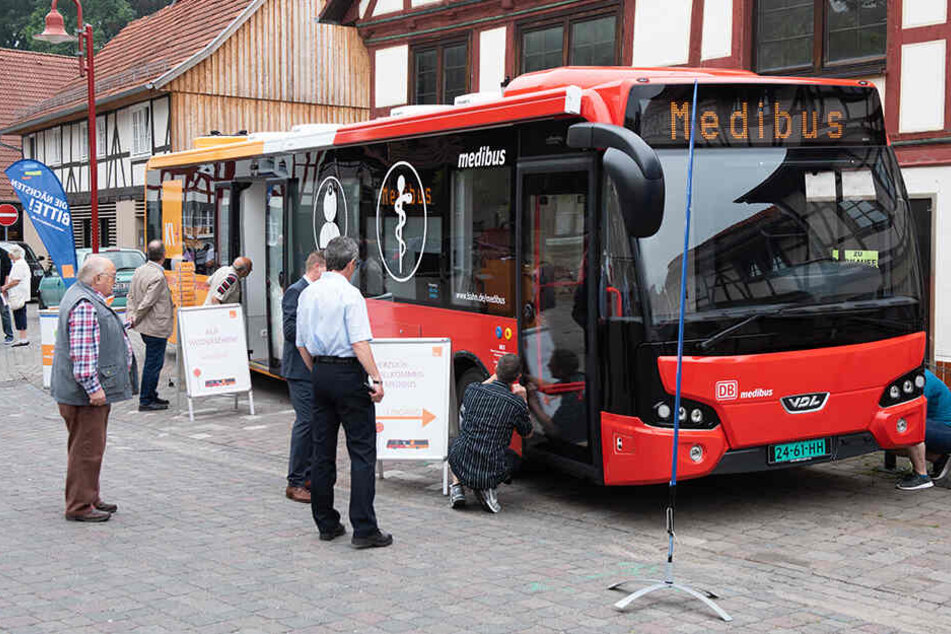 In Hessen fahren die Medibusse bereits über Land. Eine Dauerlösung soll das aber nicht sein - die Landesregierung will bald wieder eine Abdeckung durch niedergelassene Ärzte.