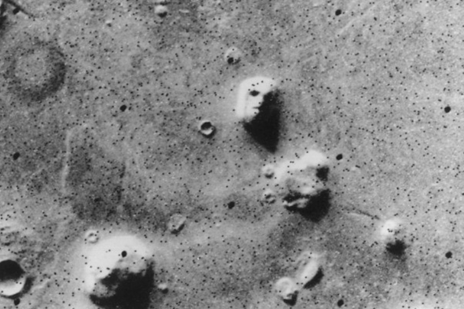 Im Jahr 1976 nahm die NASA-Sonde Viking 1 ein Bild vom Mars auf, das als Marsgesicht Geschichte schrieb.