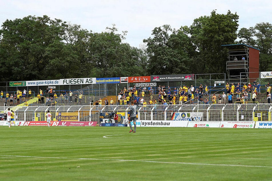 1000 Zuschauer waren unter speziellen Hygienebedingungen im Bruno-Plache-Stadion zugelassen.