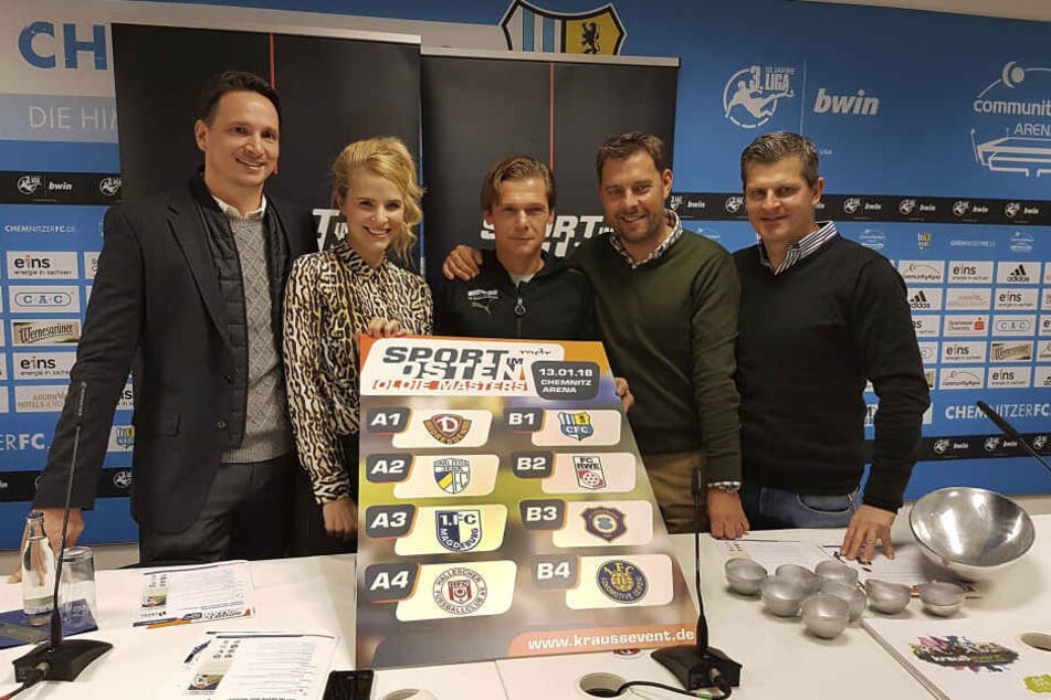 Strahlende Gesichter bei der Auslosung der Gruppen für das Turnier am Samstag.