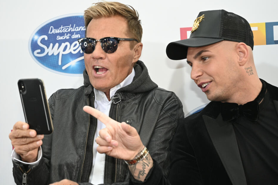 Dieter Bohlen (links) und Pietro Lombardi stehen auf dem Roten Teppich.