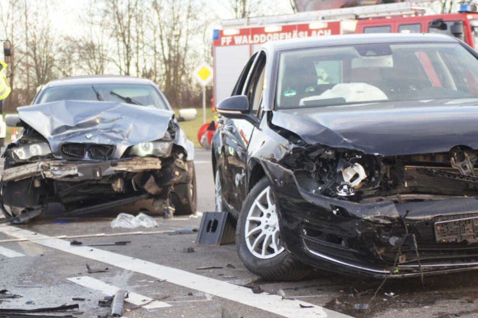Ein Blick auf die zwei am Unfall beteiligten Wagen.