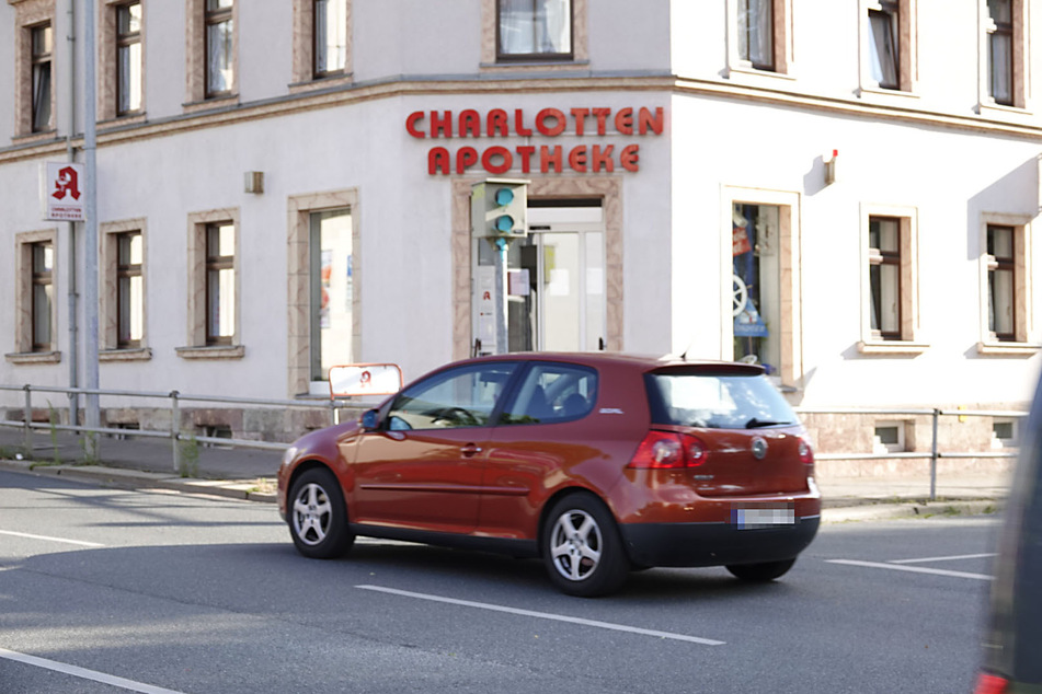 Der Rotlichtblitzer an der Clausstraße/Charlottenstraße ist vorerst außer Dienst gesetzt.