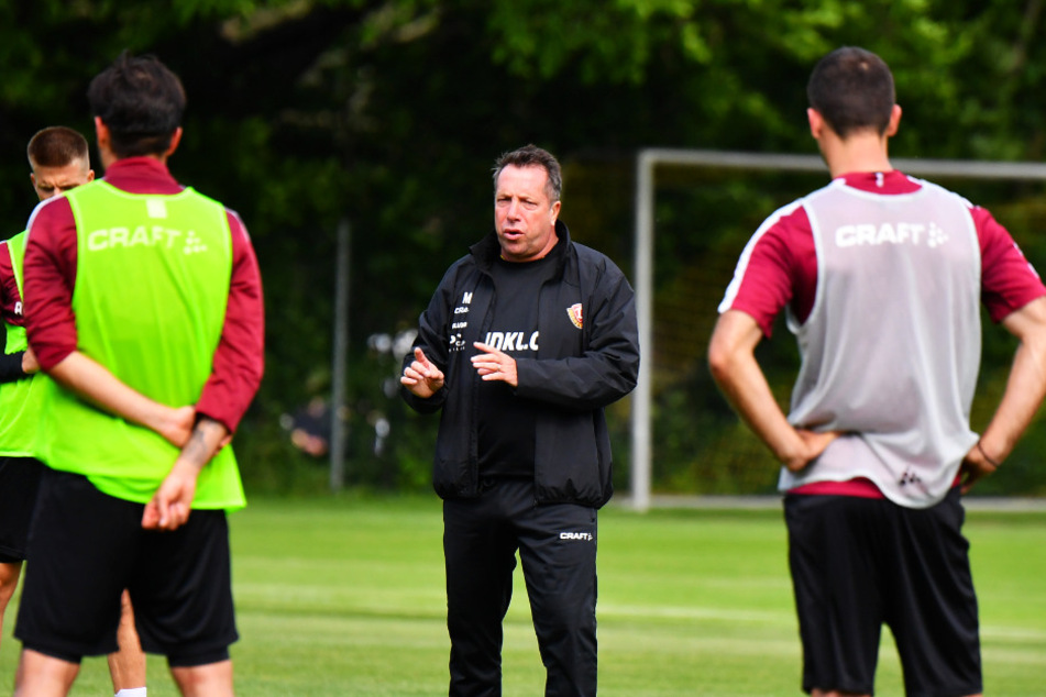 Dynamo-Trainer Markus Kauczinski kann seine Spieler wieder direkt ansprechen.
