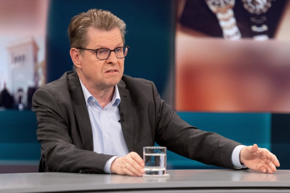 SPD-Außenpolitiker Ralf Stegner (66) reagierte auf den Vorwurf wenig begeistert.