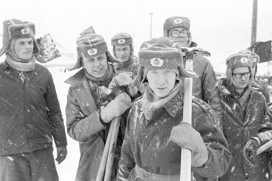 Tausende Soldaten halfen, die eingefrorene Kohleförderung im Lausitzer Revier wieder in Gang zu bringen.