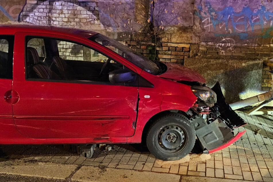 Vollsperrung in Zwickau! Gleich zwei Unfälle nacheinander auf einer Straße