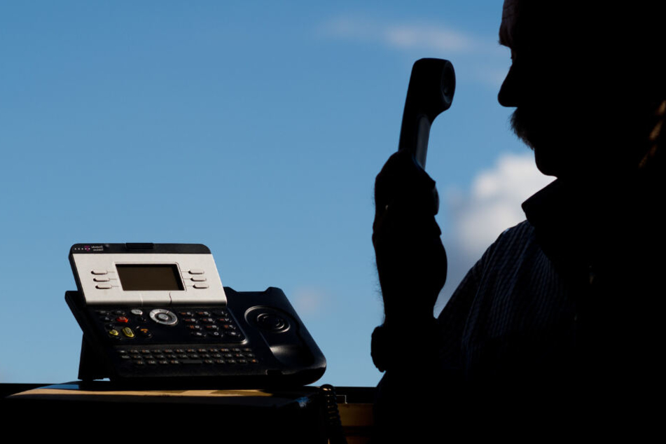 Der falsche Beamte gab sich als Polizeikommissar Frank Weber und Polizeikommissar Schulze aus. (Symbolbild)