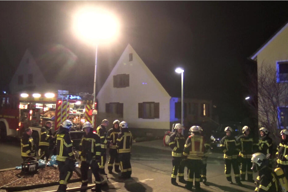 Eine schaulustige Frau filmte die Reanimation eines 83-Jährigen in Hennef.