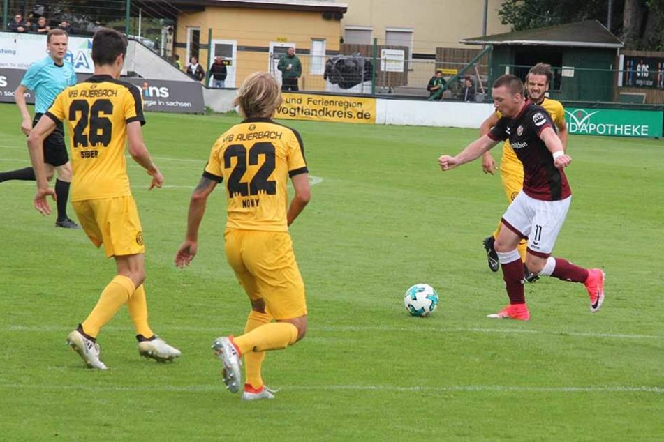 Haris Duljevic (re.) machte sein erstes Spiel für Dynamo.