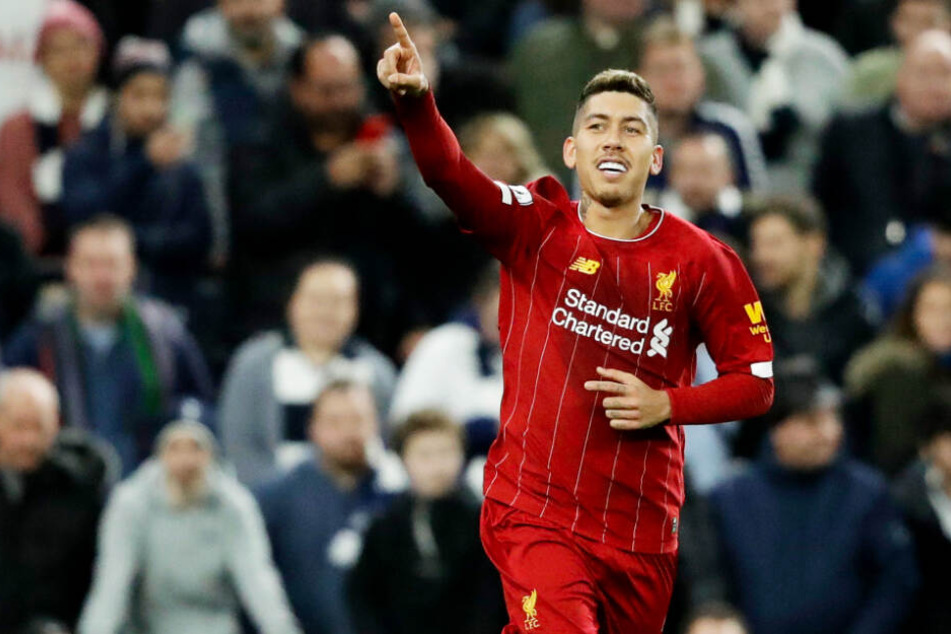 Liverpool-Star Roberto Firmino ließ sich im Rahmen einer großen Zeremonie taufen.
