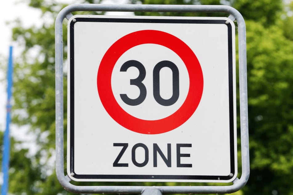 Die erlaubte Höchstgeschwindigkeit für Autofahrer wird auf den Ringen von 50 auf 30 Stundenkilometer reduziert. (Symbolbild)