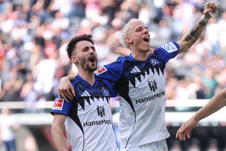 Fabio Vieira (26, l.) wünscht sich einen Verbleib beim HSV. Die Verhandlungen um Albert Grønbaeck entwickeln sich positiv.