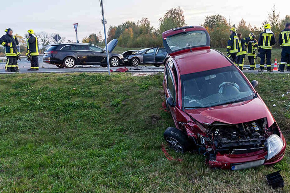 An dem Unfall waren drei Fahrzeuge beteiligt.
