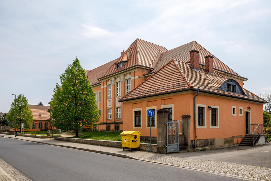 Die neue Arbeitsstätte von außen: das Evangelische Schulzentrum Radebeul.
