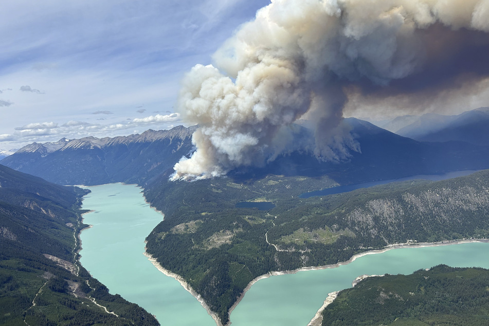 Waldbrände wüten in der Nähe des Downton Lake im südlichen Teil von British Columbia.