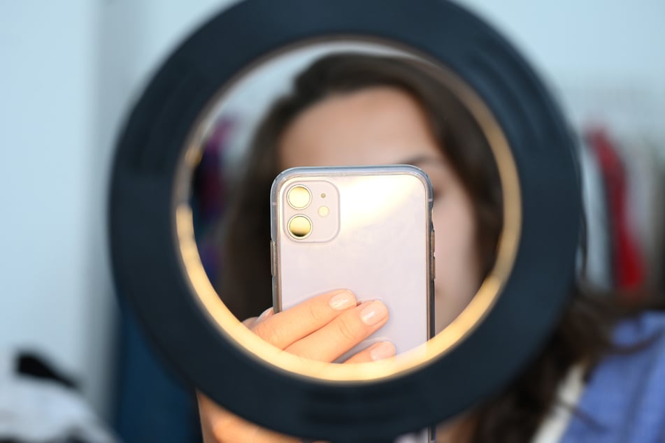 Was viele Influencer nicht wissen: Nicht nur ihre Einnahmen sind steuerpflichtig, sondern auch Sachleistungen wie Produkte, Geschenke oder Gutscheine. (Symbolbild)