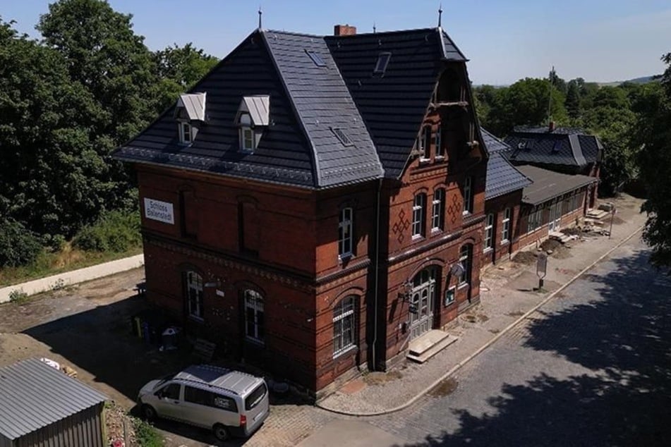 Das alte Bahnhofsgebäude in Ballenstedt wird Stück für Stück zu einem Hotel mit Restaurant umgebaut.