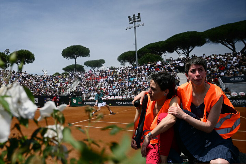 Klima-Aktivisten verschafften sich Zutritt auf die Tennis-Courts des römischen Foro Italico.