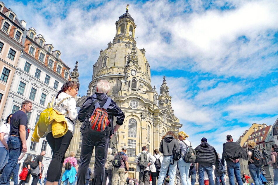 Nicht nur die Frauenkirche in Dresden lockt Gäste aus dem Ausland an.