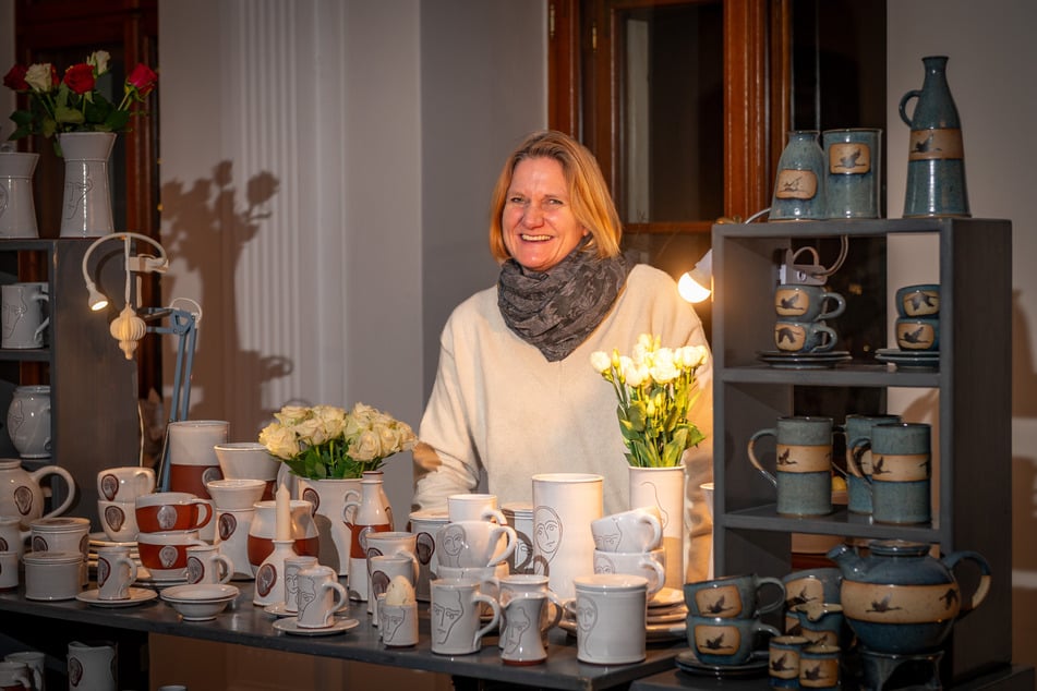 Ulrike Linke verkauft auf Schloss Proschwitz Handgemachtes aus ihrem Keramikatelier.
