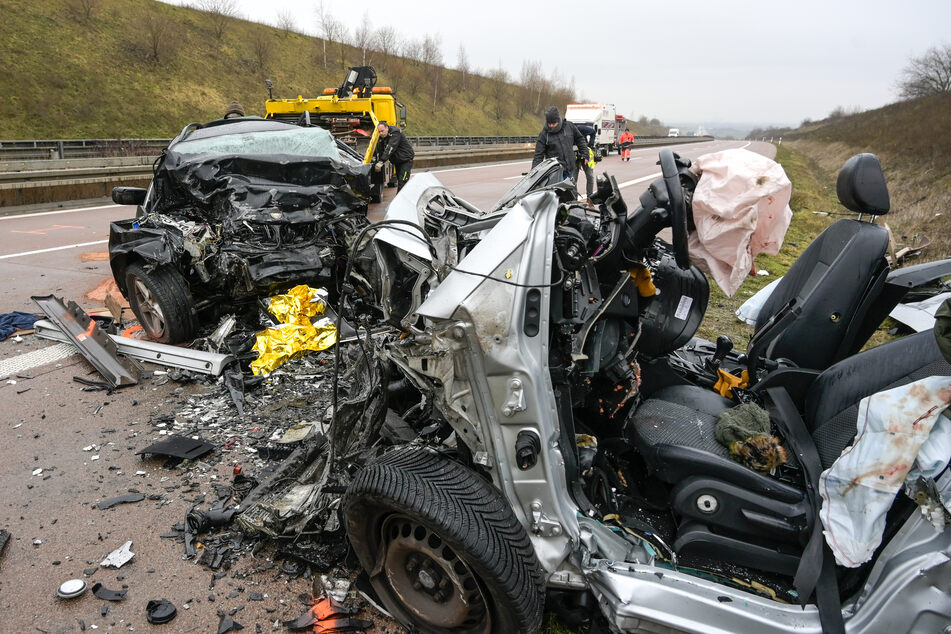 Bei dem Unfall nahe Querfurt sind drei Menschen ums Leben gekommen.