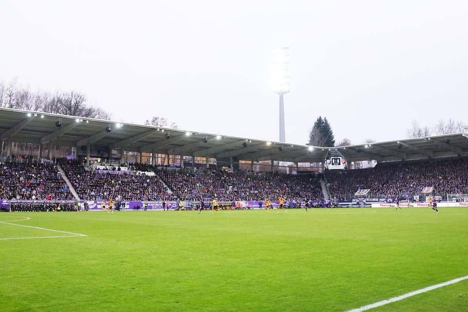 Auf ein volles Erzgebirgsstadion wie traditionell gegen Dynamo hoffen die Veilchen in der neuen Saison öfters.