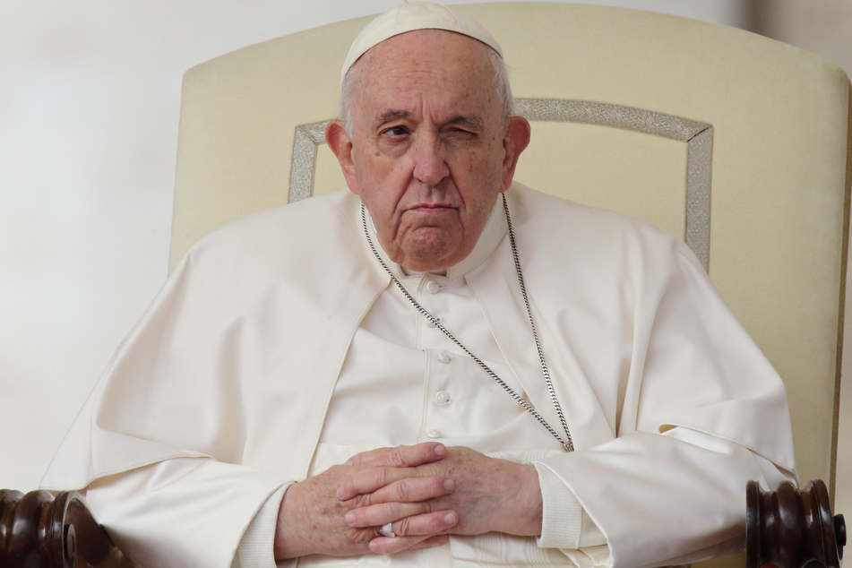 Papst Franziskus (85) fordert ein "bescheideneres Weihnachten mit bescheideneren Geschenken".