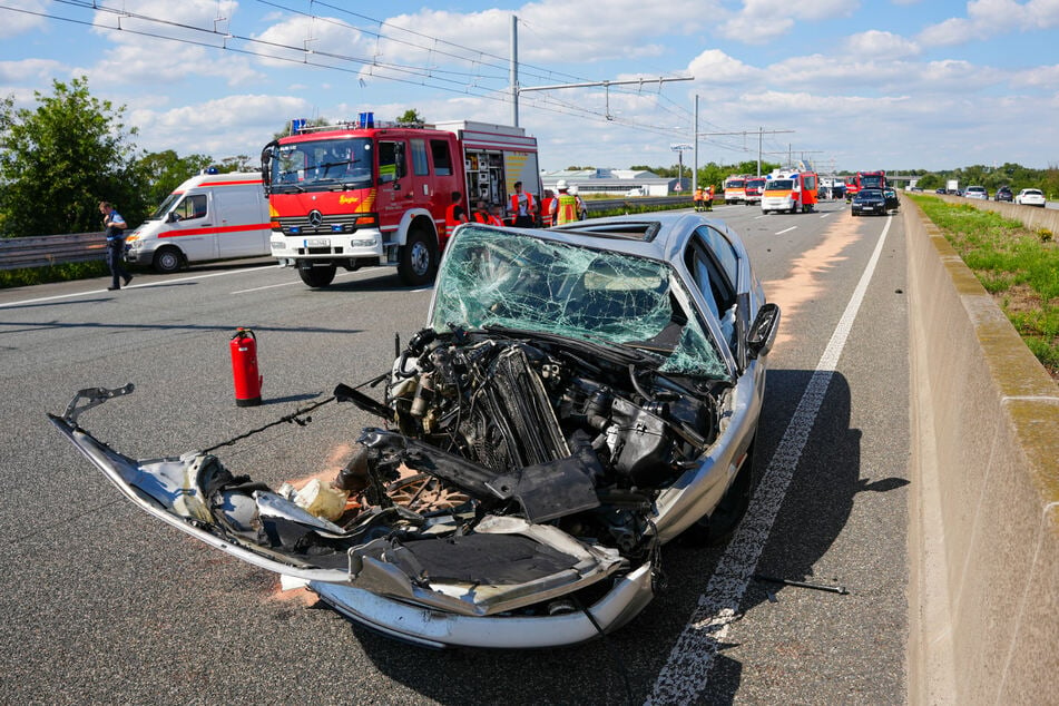 Wie schwer die involvierten Personen bei dem Unfall auf der A5 bei Gräfenhausen verletzt wurden, ist bislang nicht übermittelt.