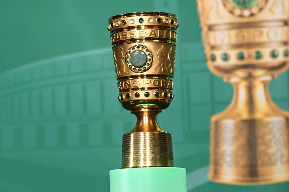 Das Objekt der Begierde: der DFB-Pokal. Der Hamburger SV steigt am Samstag mit dem Spiel gegen die SpVgg Bayreuth in den Wettbewerb ein.